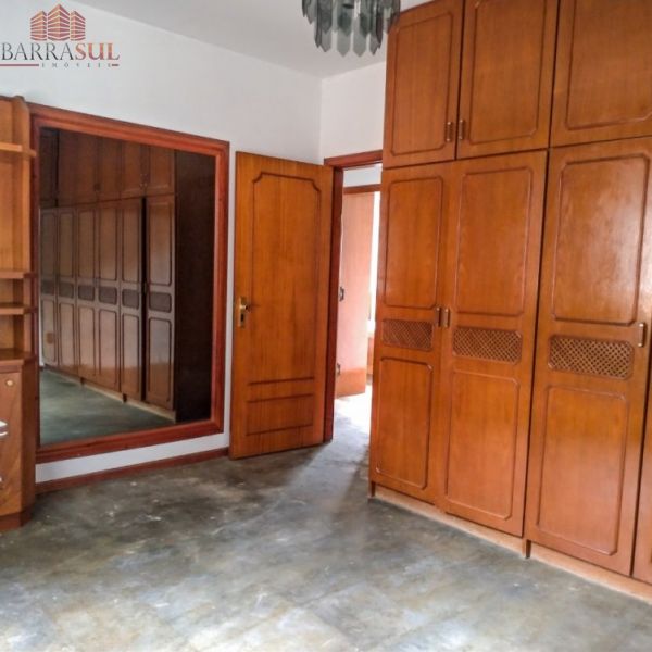 Casa com 02 terrenos Rua 1542
