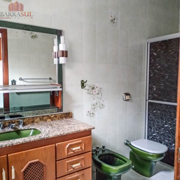 Casa com 02 terrenos Rua 1542