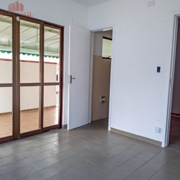 Casa com 02 terrenos Rua 1542