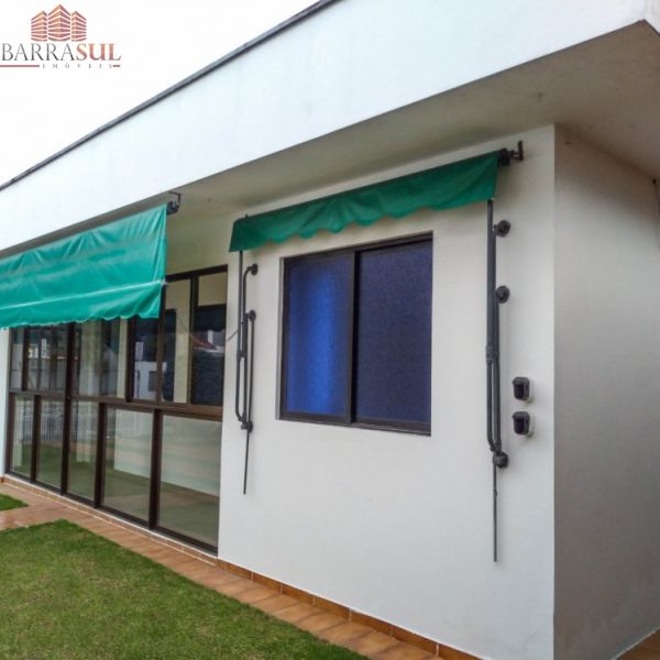 Casa com 02 terrenos Rua 1542