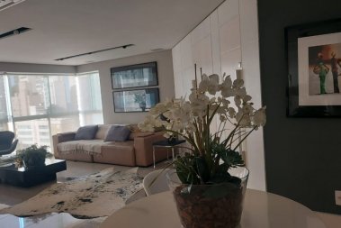 Edif�cio Esquina di Parma - Rua 3750 - AP 11